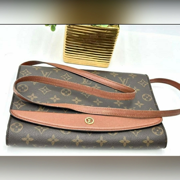 💚Louis VuittonPochette Bordeaux GM Crossbody🍁 - Picture 5 of 15